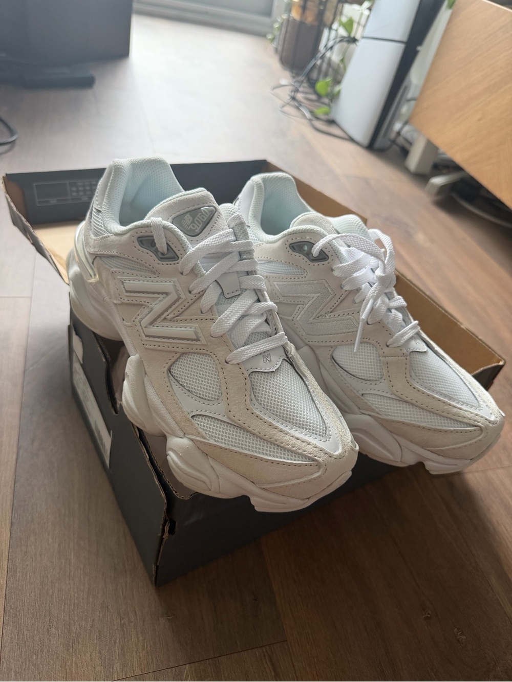 BNWT New Balance 9060 - White/cream - Size 7.5 Women